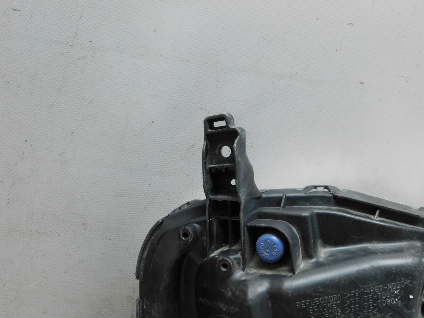 Фара противотуманная левая