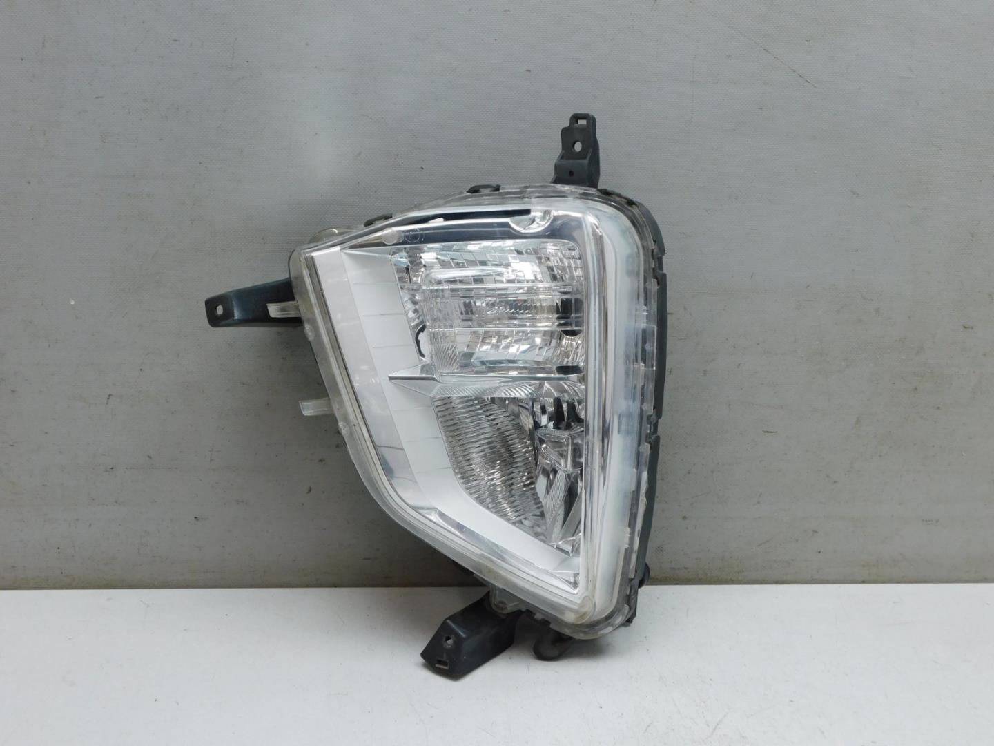 Фара противотуманная левая