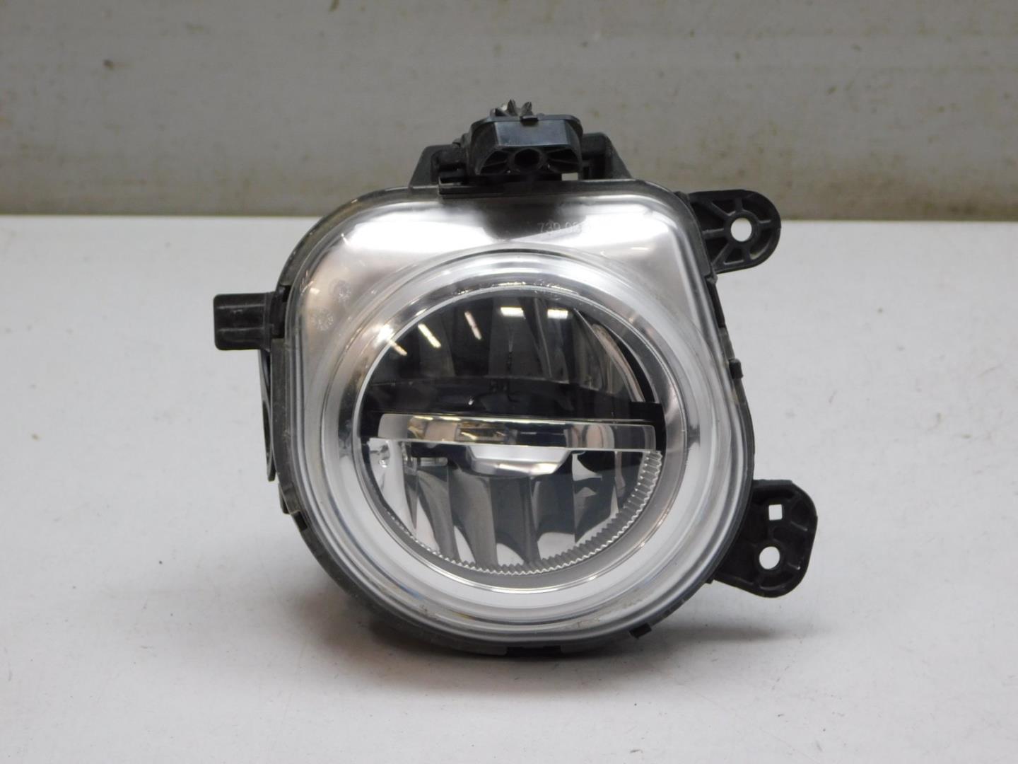 Фара противотуманная правая