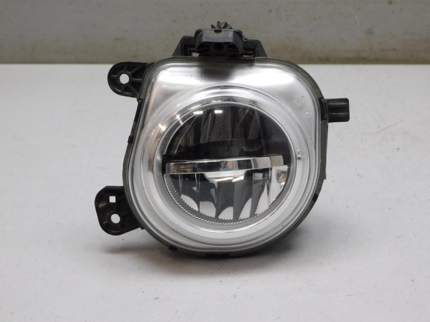 Фара противотуманная левая