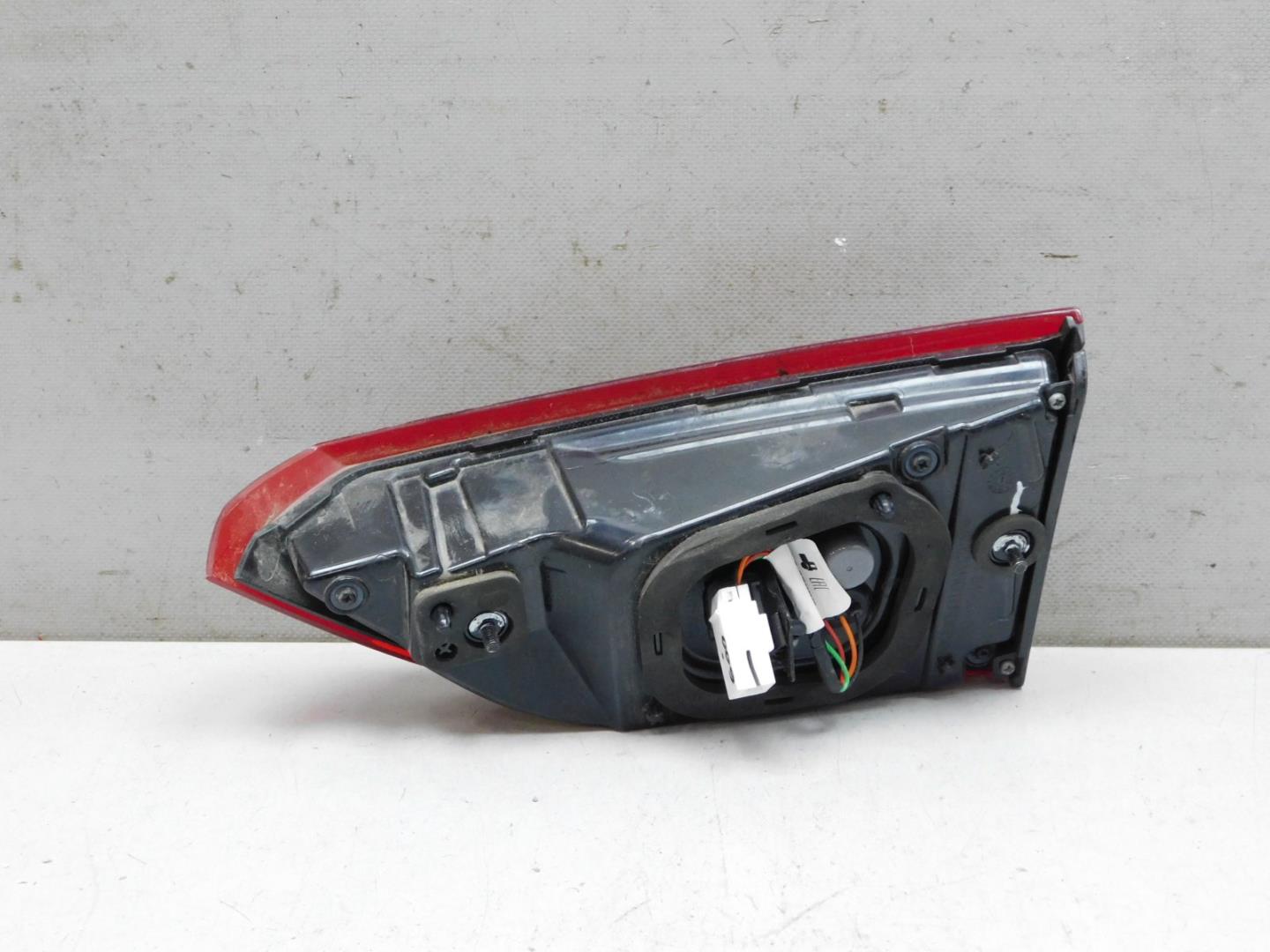 Фонарь задний внутренний левый