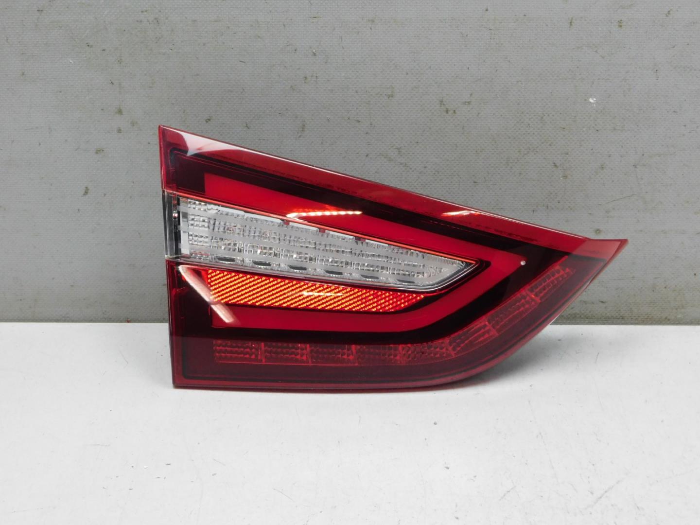 Фонарь задний внутренний левый