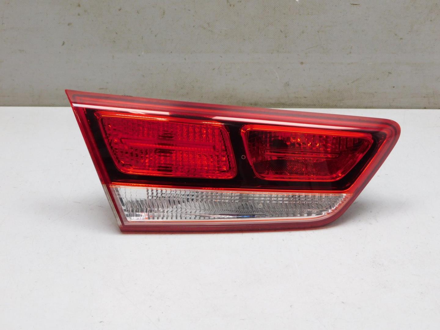 Фонарь задний внутренний левый