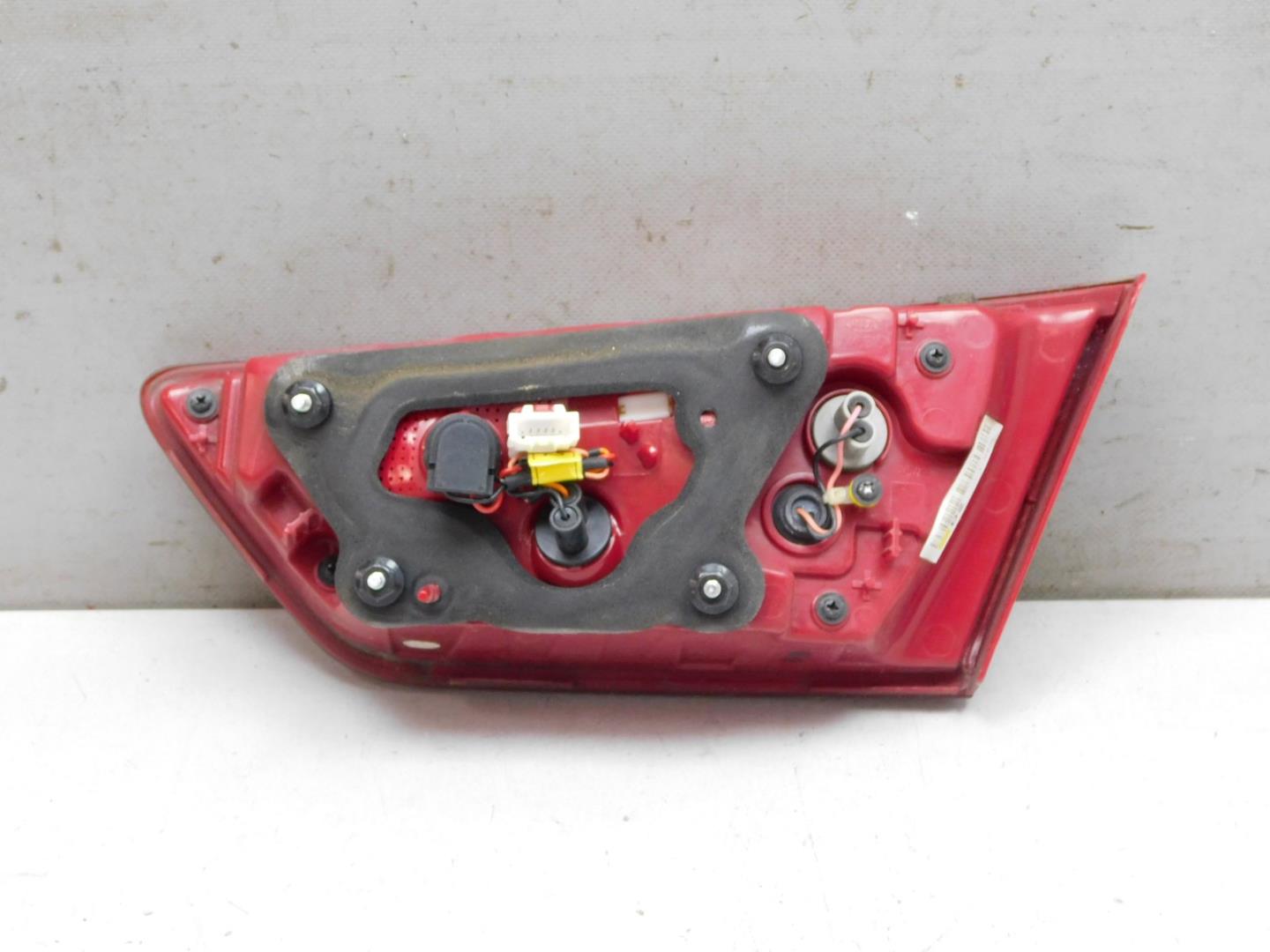 Фонарь задний внутренний левый