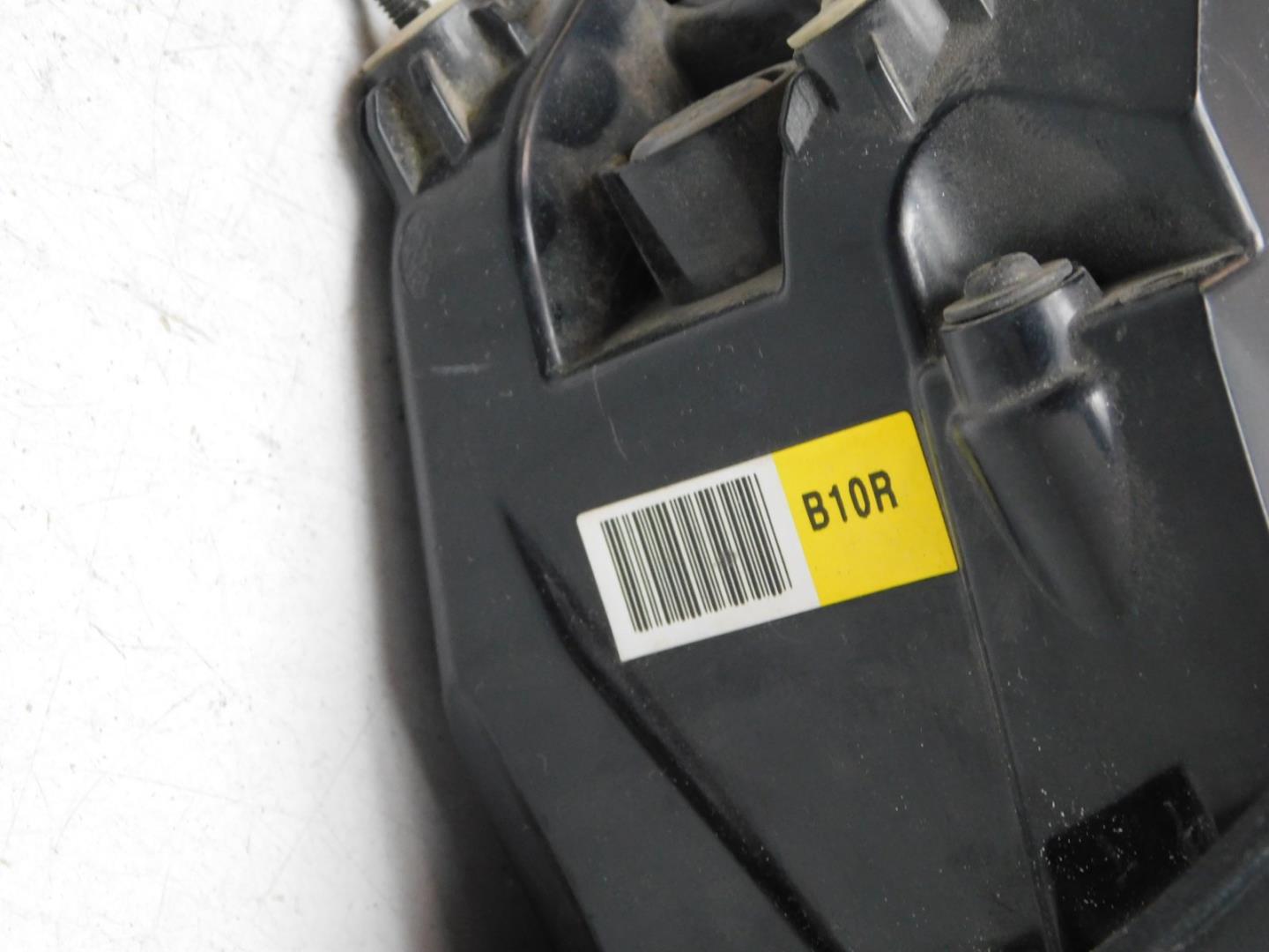 Фонарь задний наружный правый