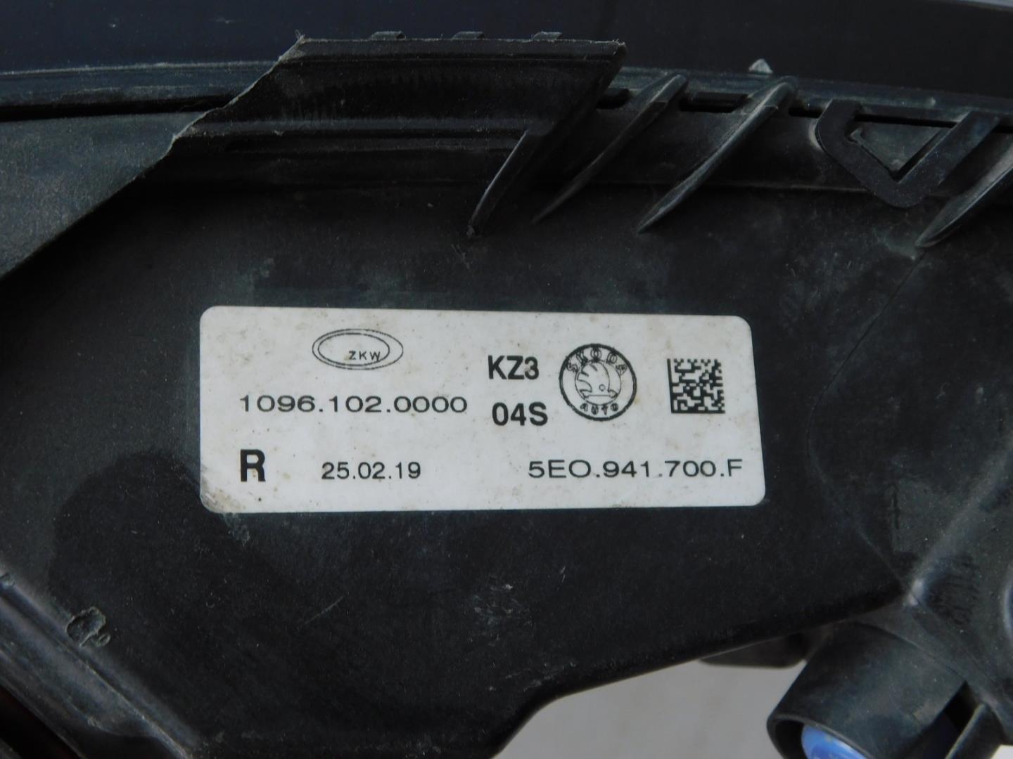 Фара противотуманная правая