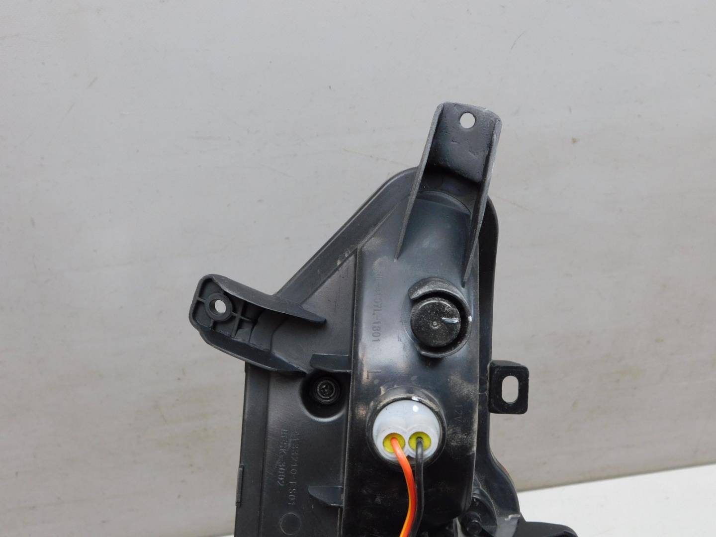 Фонарь задний в бампер левый