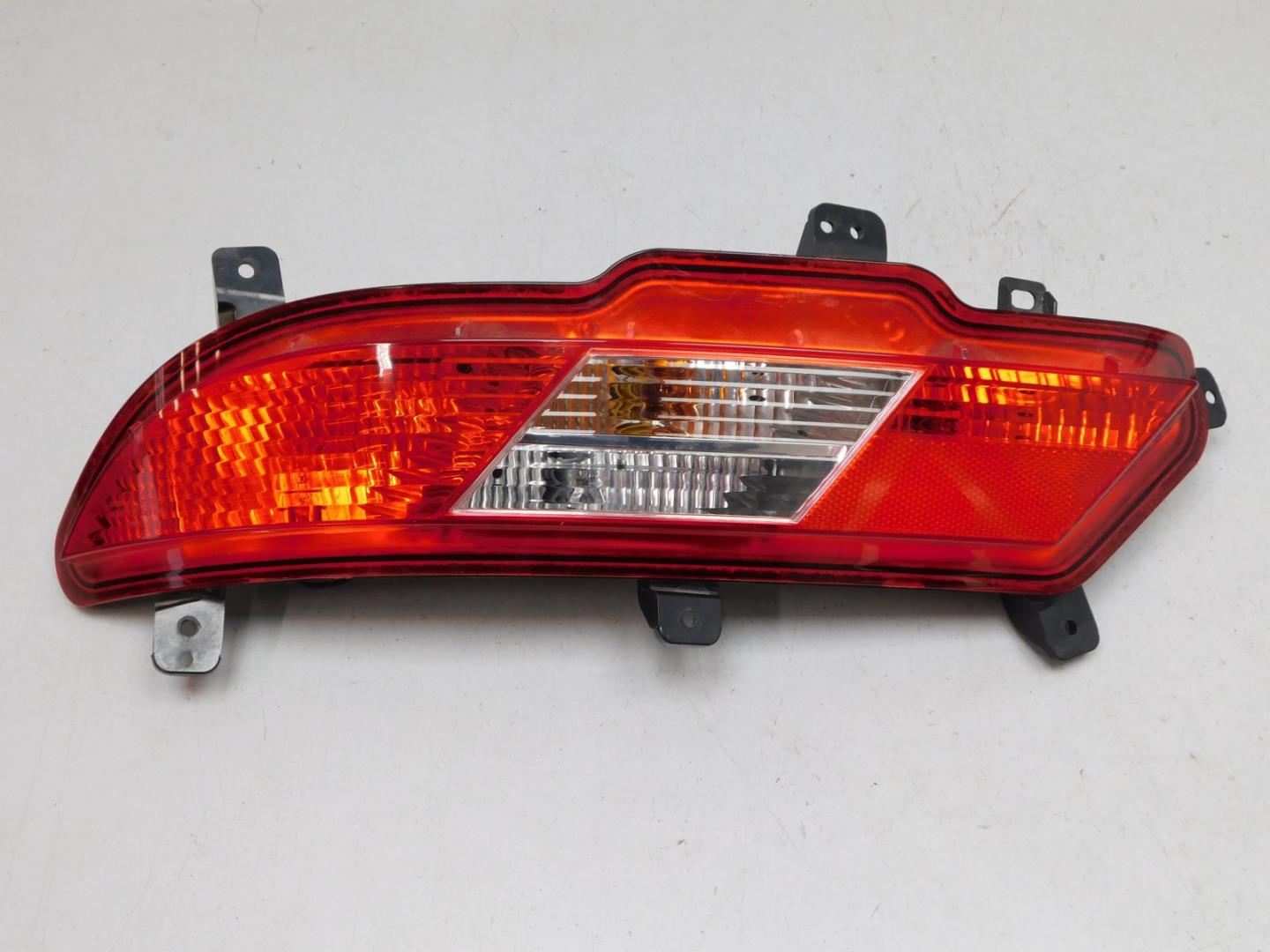 Фонарь задний в бампер левый
