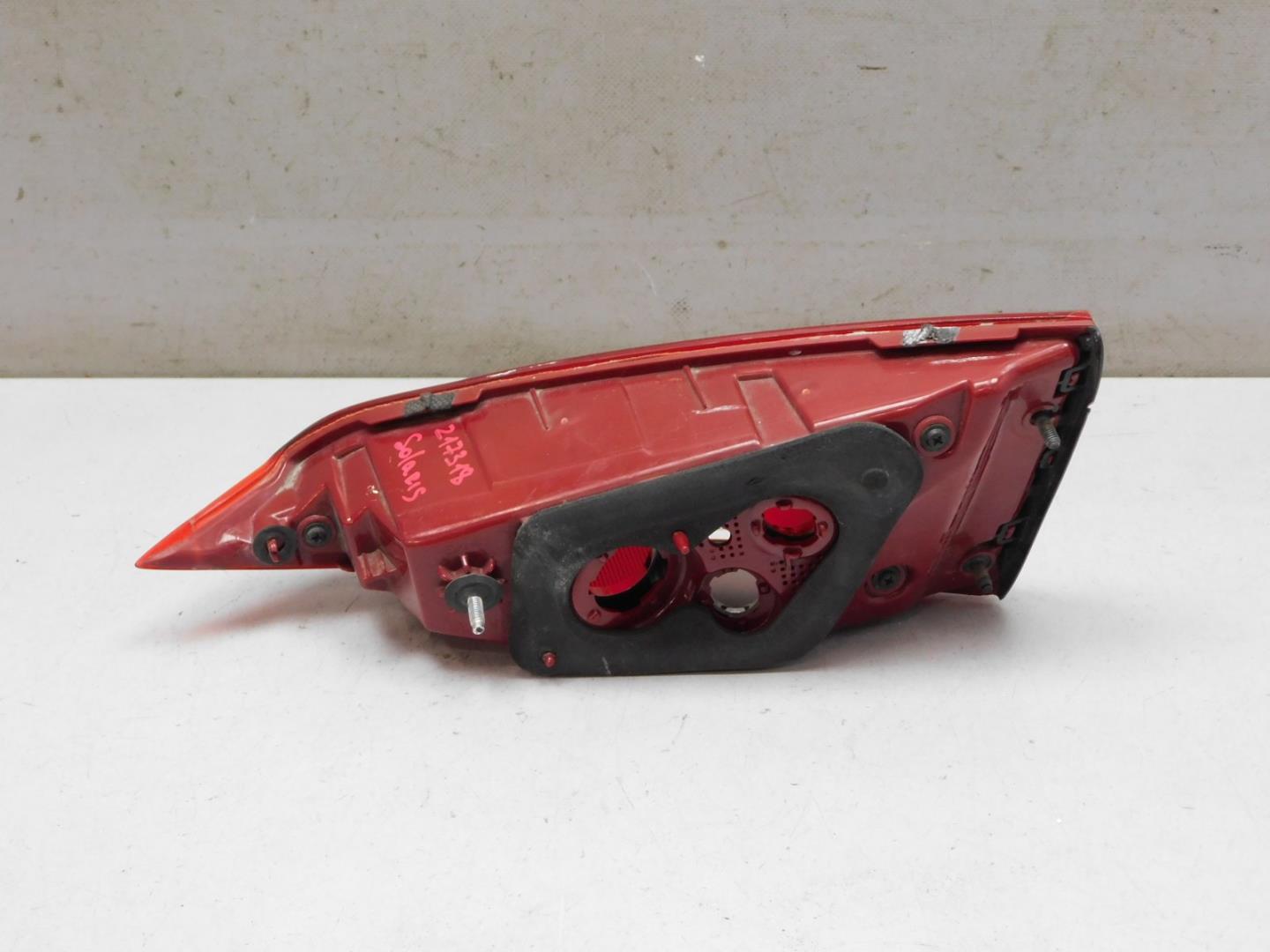 Фонарь задний внутренний левый