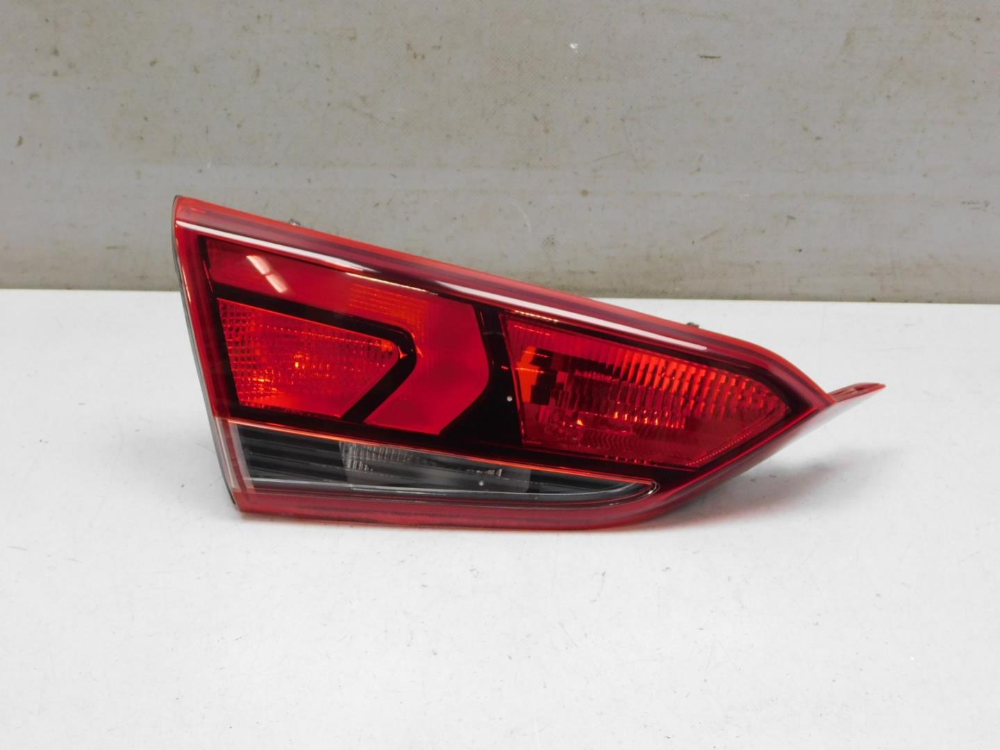 Фонарь задний внутренний левый