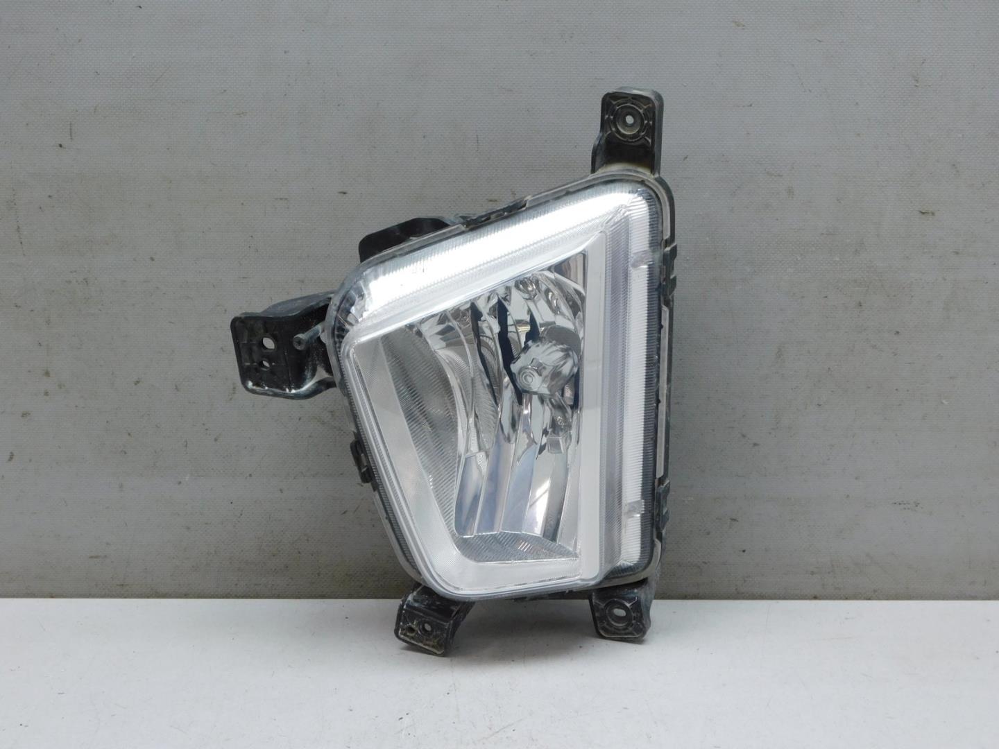 Фара противотуманная левая