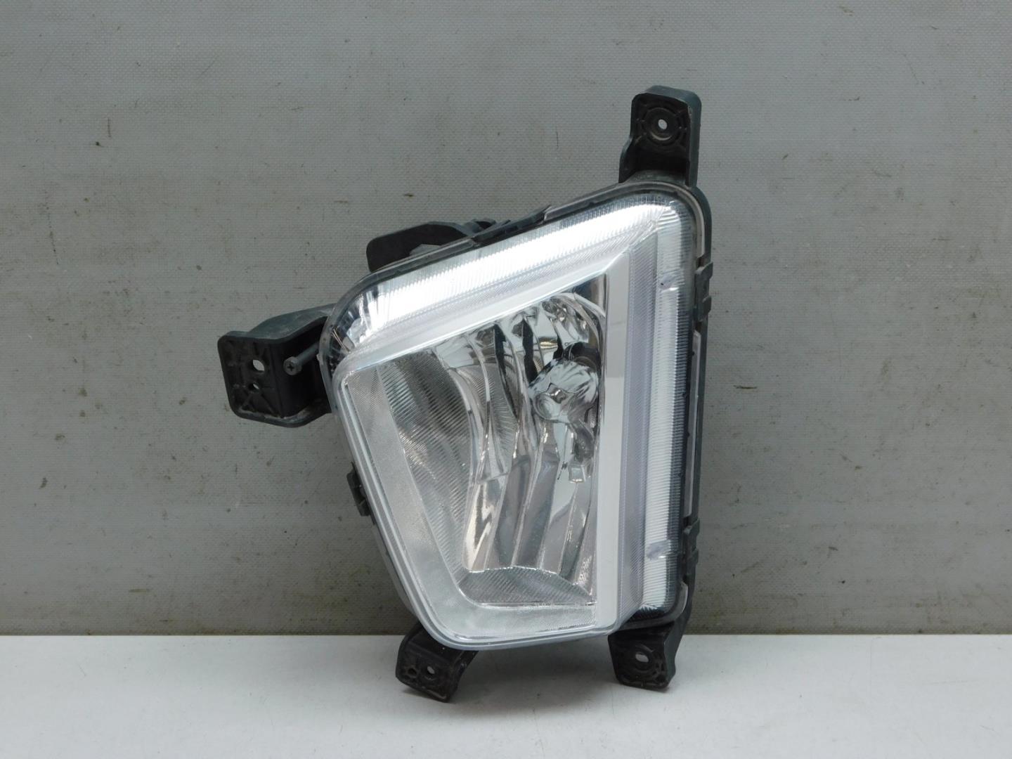 Фара противотуманная левая