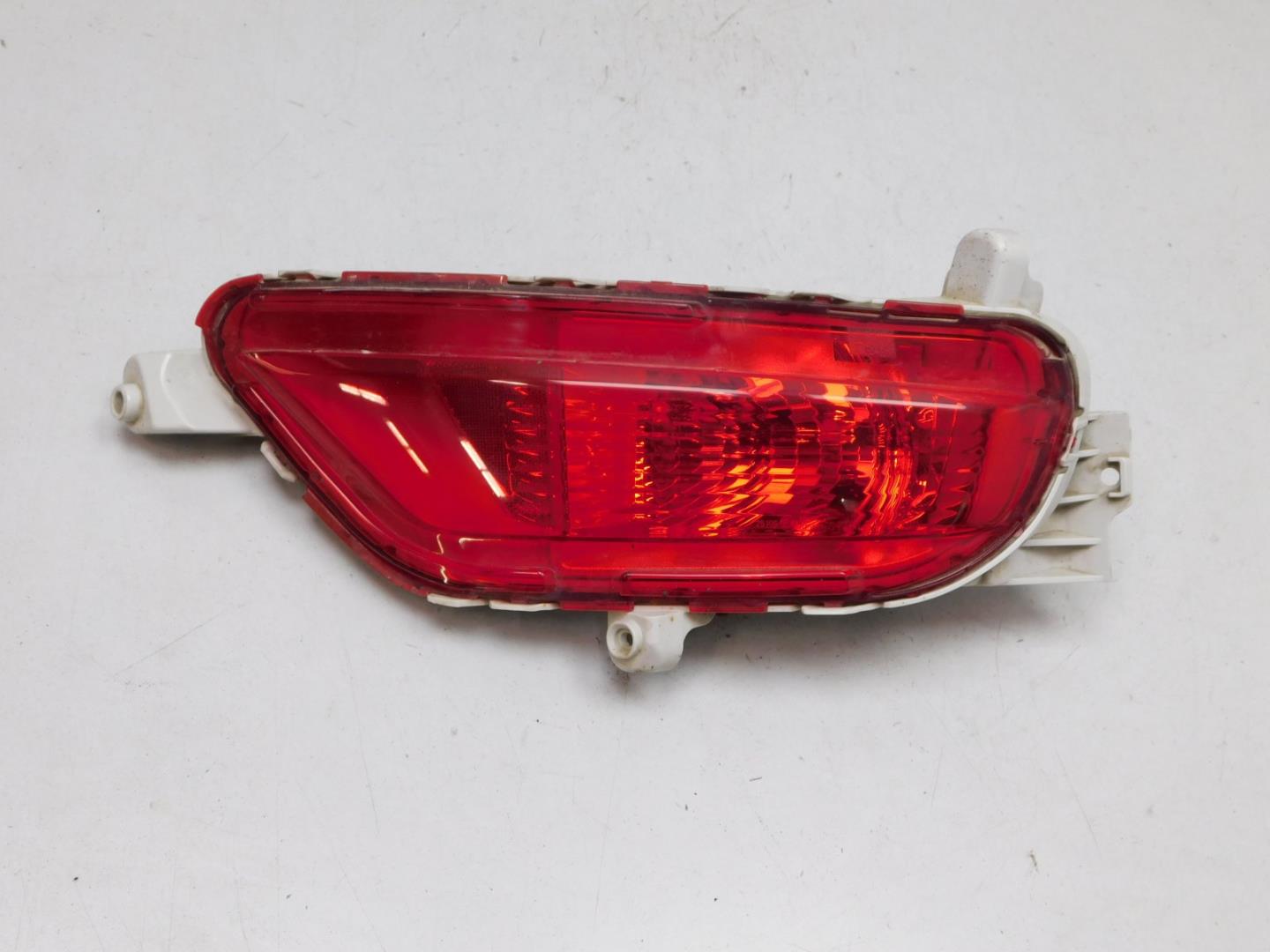 Фонарь задний в бампер правый
