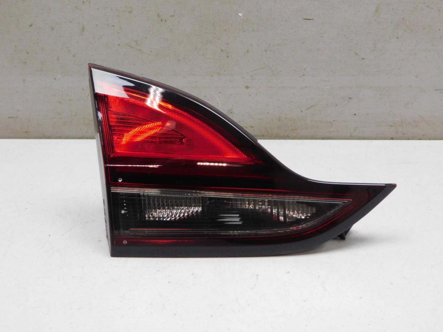 Фонарь задний внутренний левый