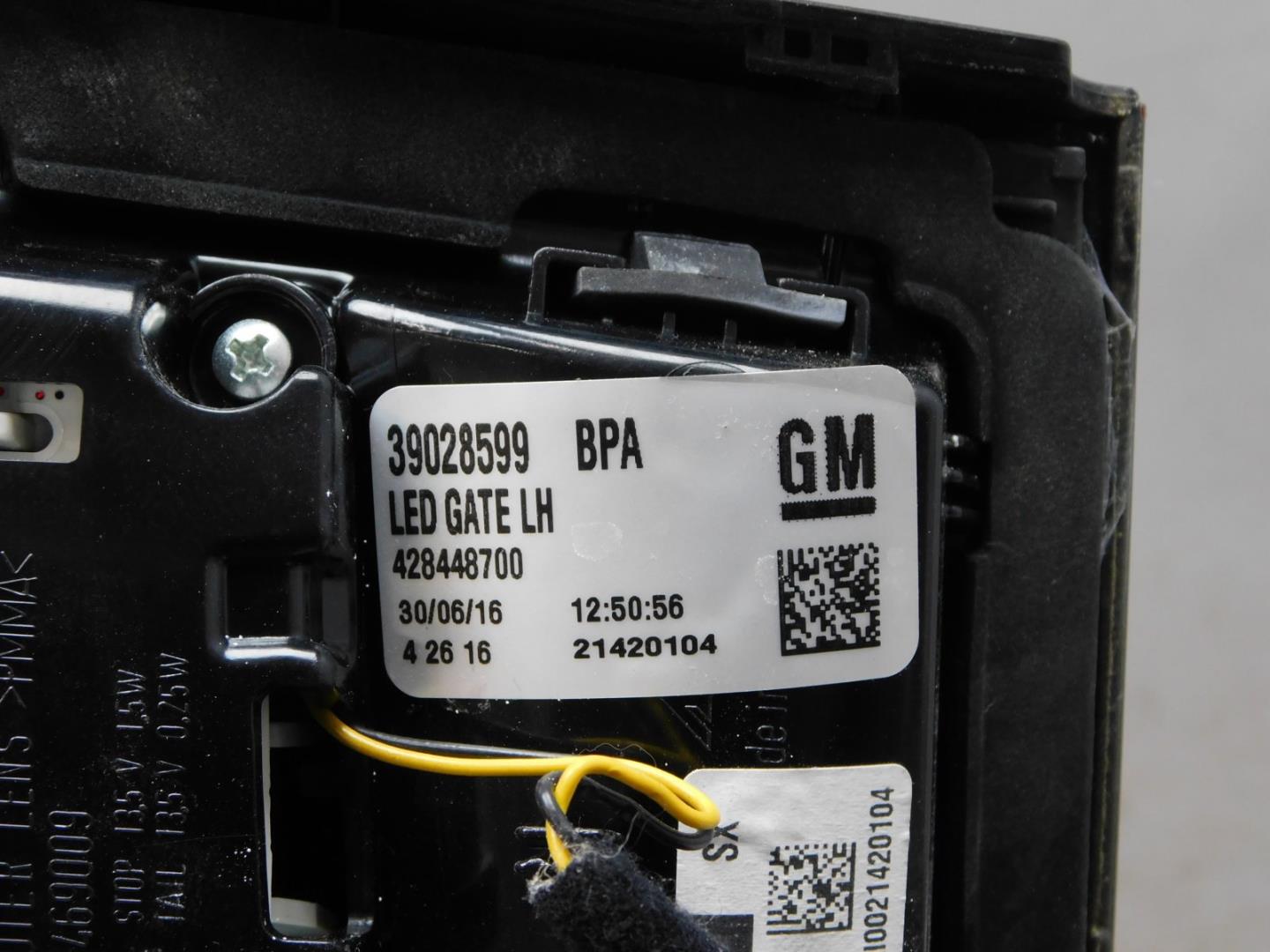 Фонарь задний внутренний левый