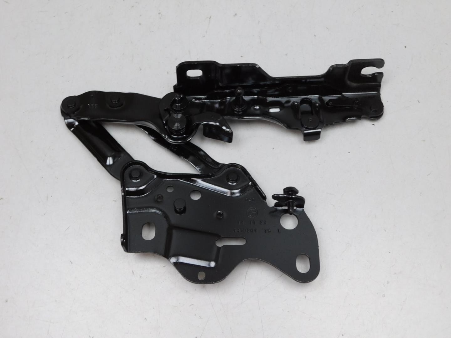 Петля капота левая