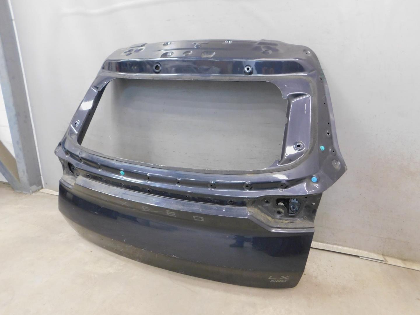 Дверь багажника