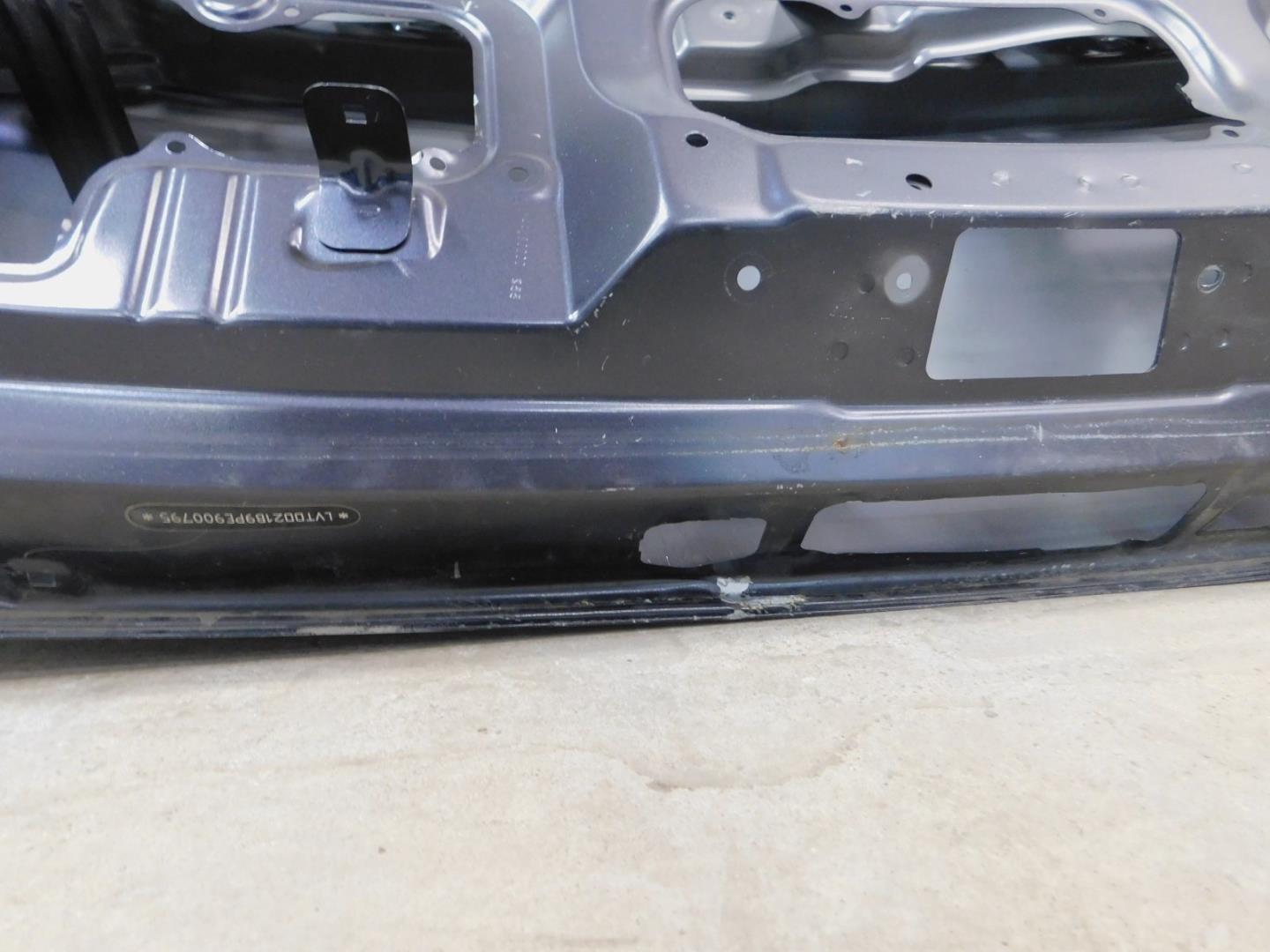 Дверь багажника