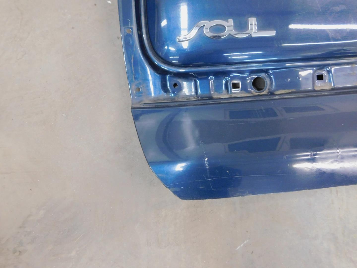 Дверь багажника