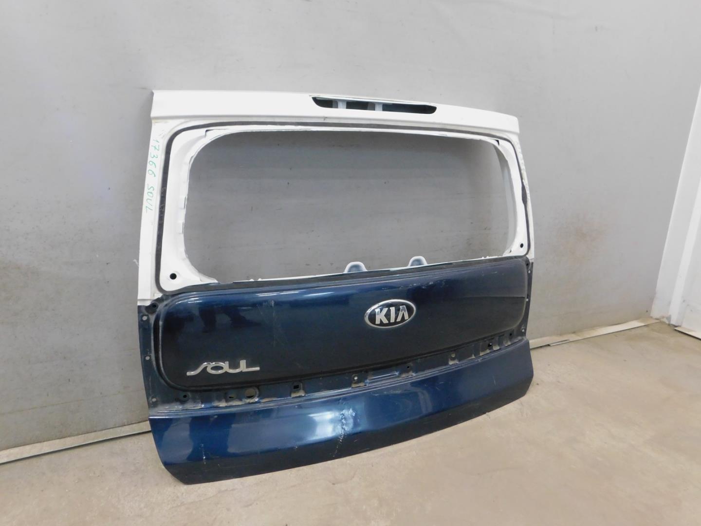 Дверь багажника