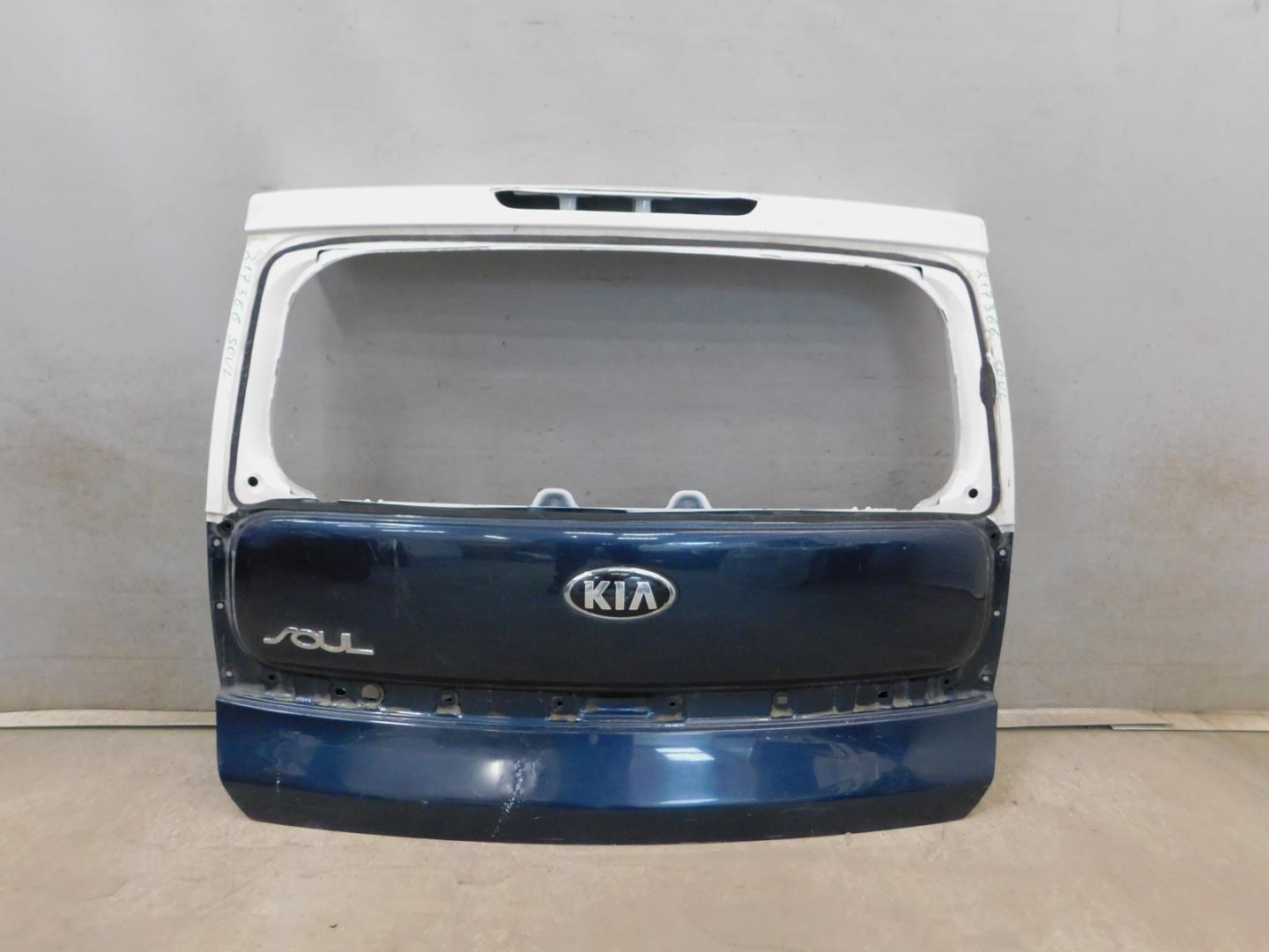 Дверь багажника