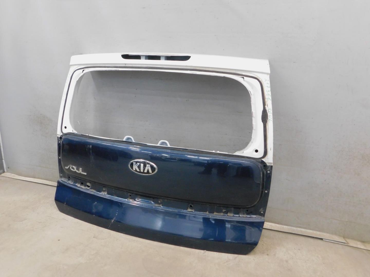 Дверь багажника