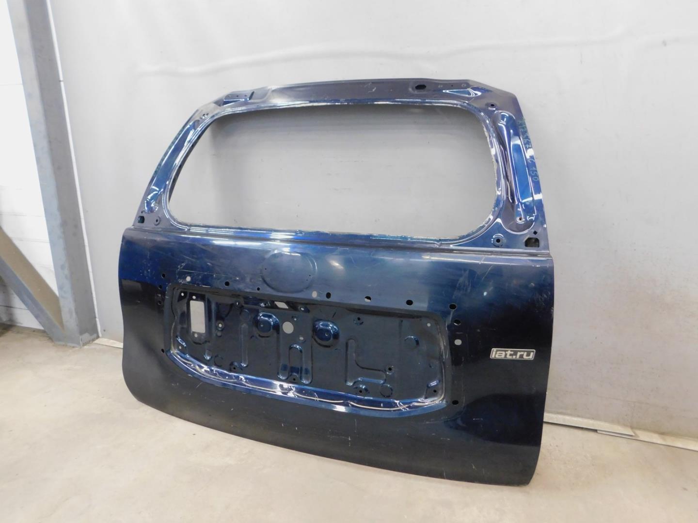 Дверь багажника