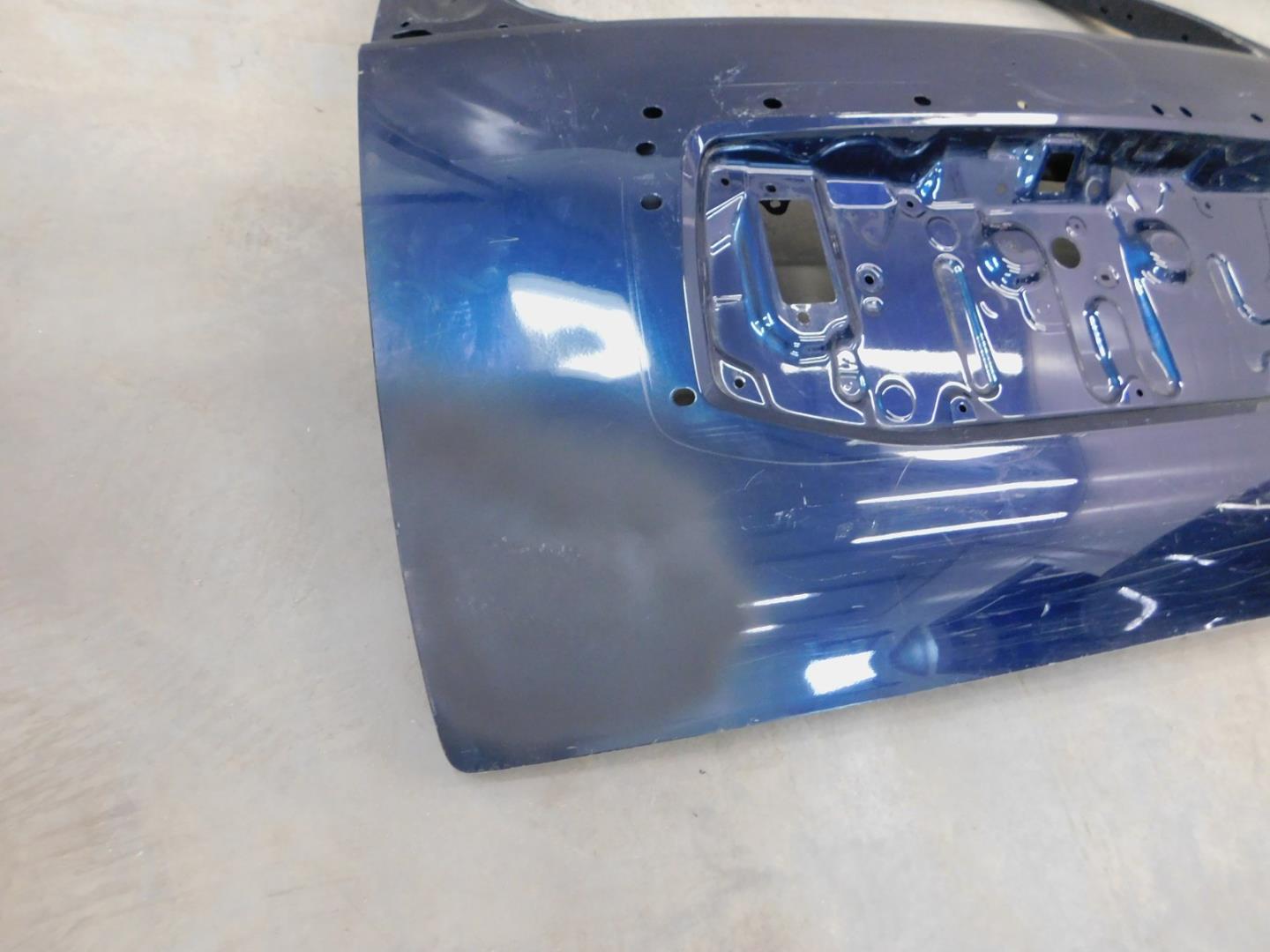 Дверь багажника