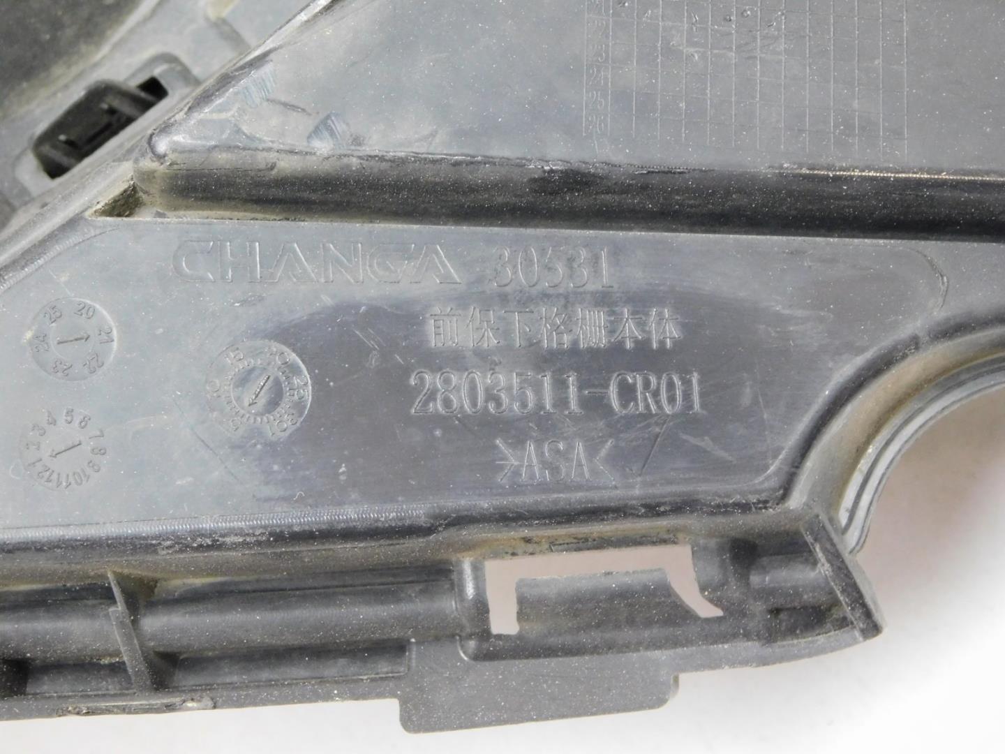 Решетка в бампер центральная