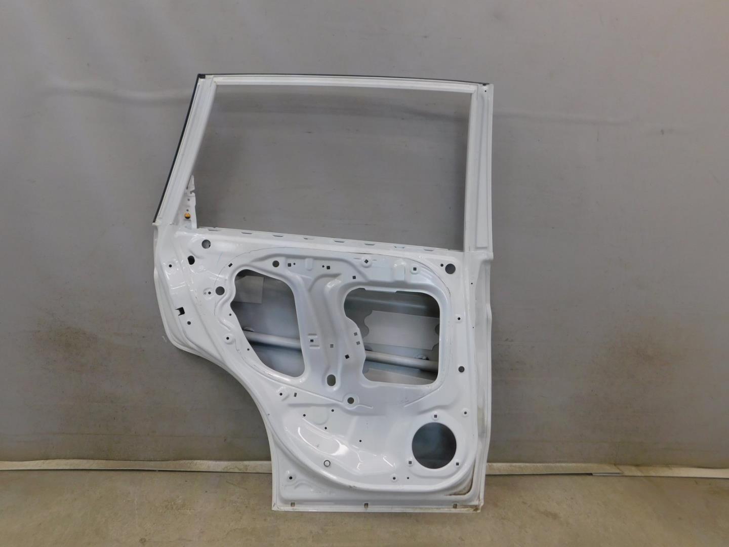 Дверь задняя левая