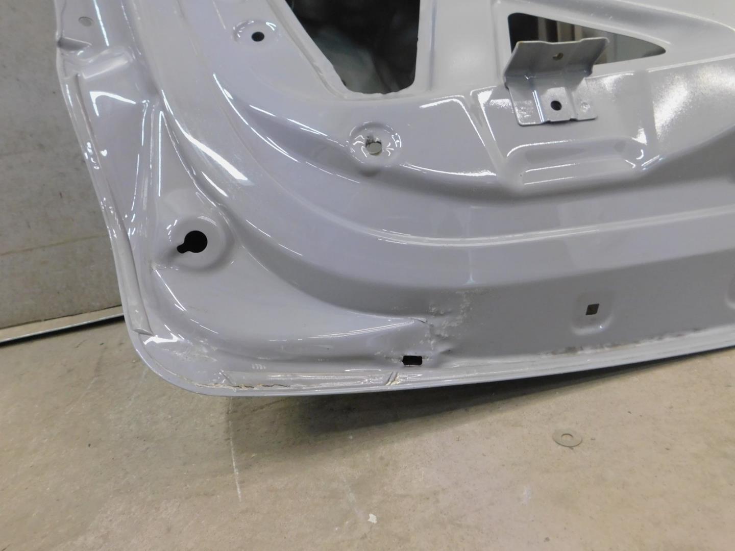 Дверь багажника