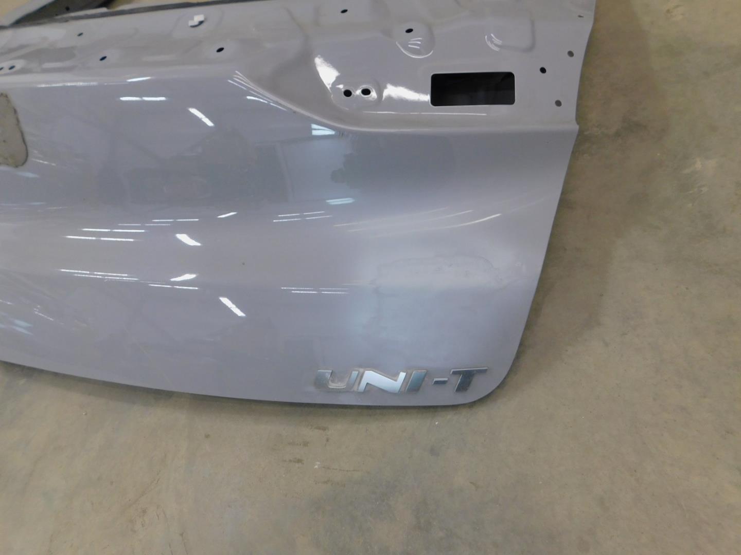 Дверь багажника