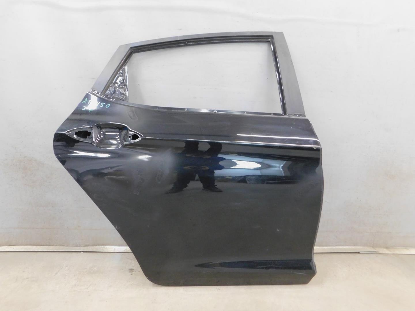 Дверь задняя правая