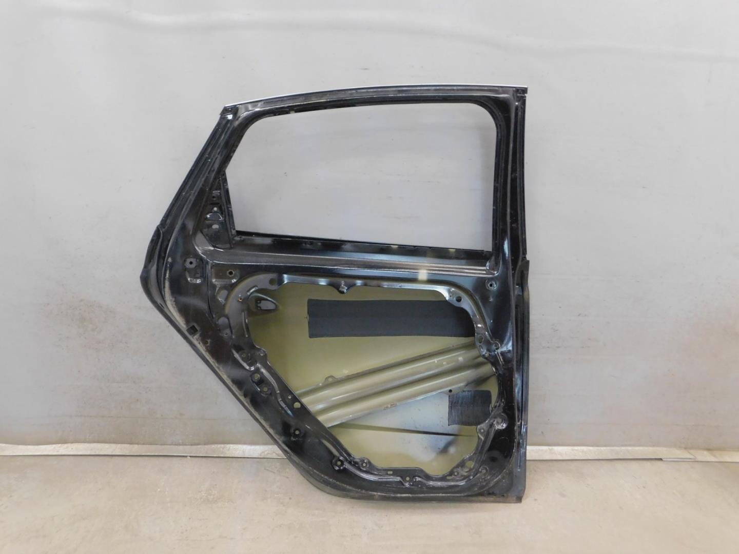 Дверь задняя левая