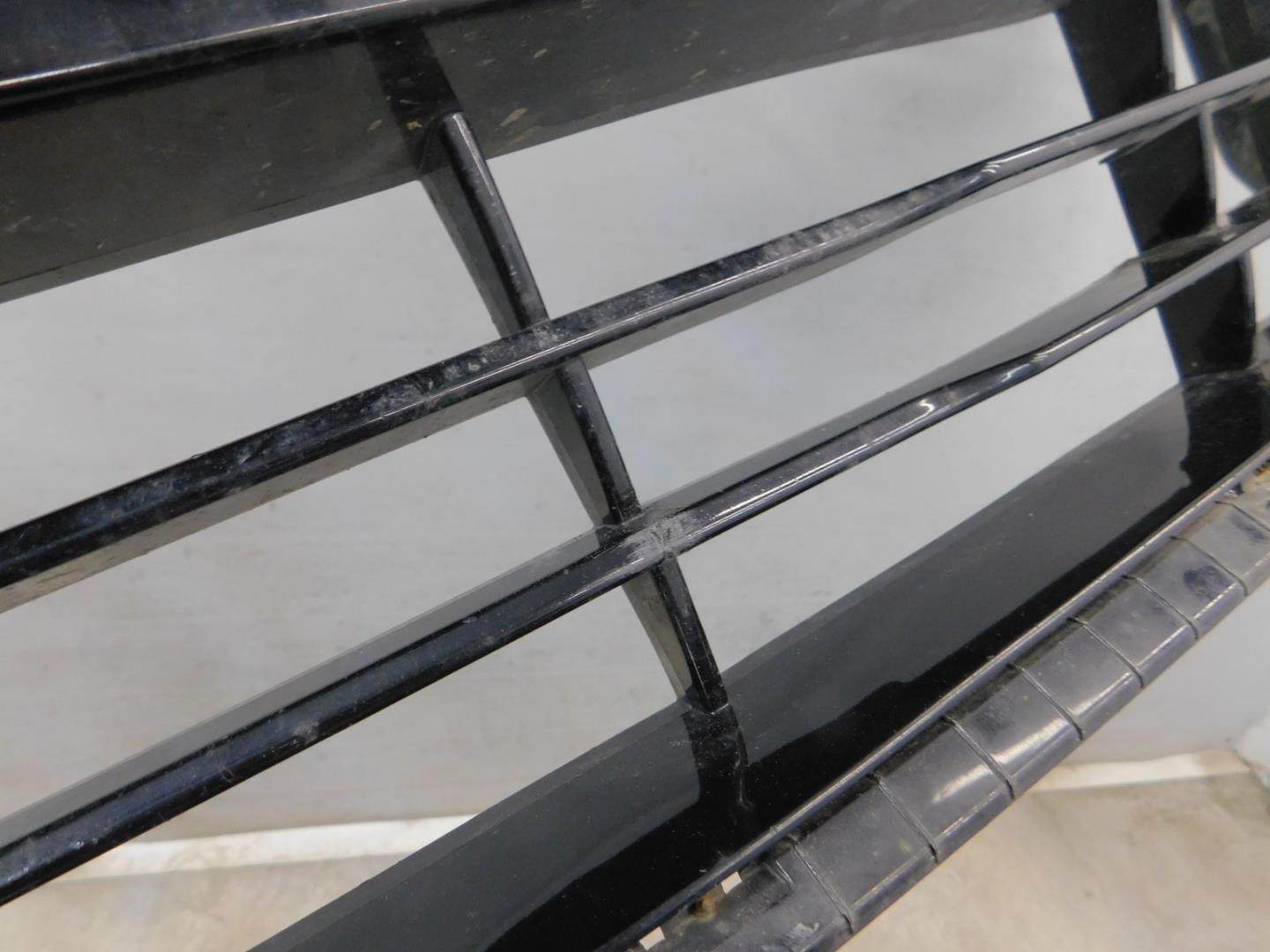 Решетка в бампер центральная