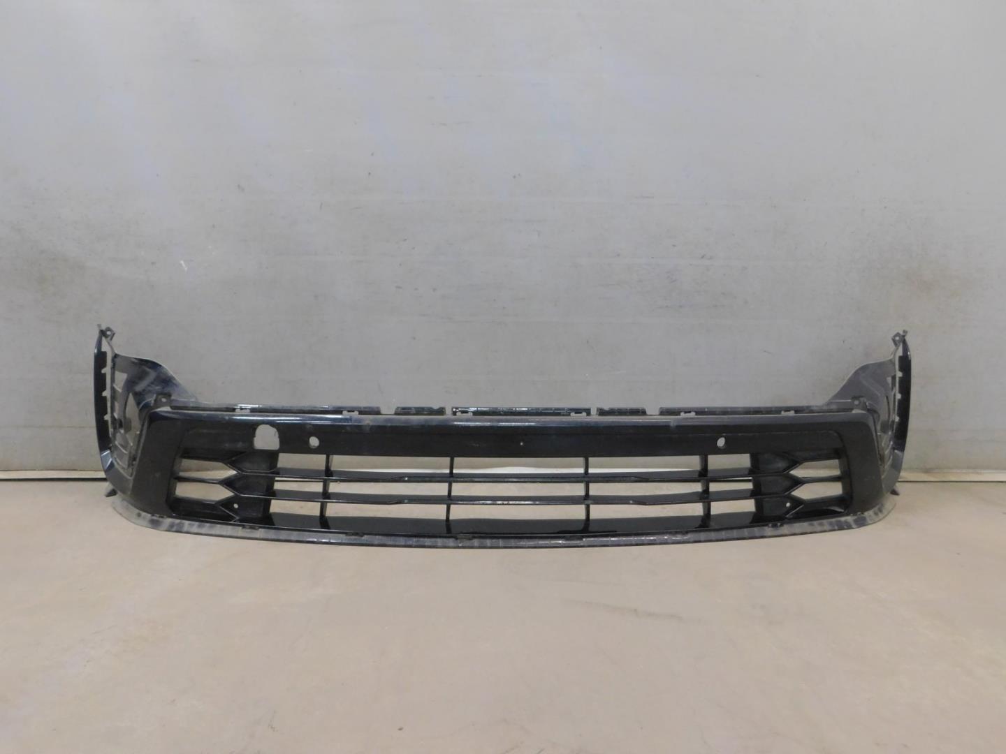Решетка в бампер центральная