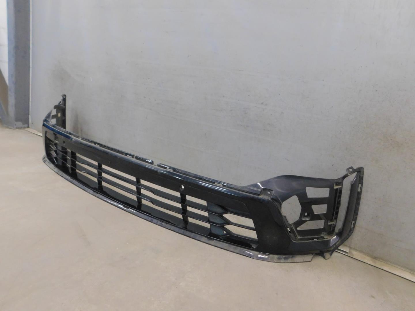 Решетка в бампер центральная