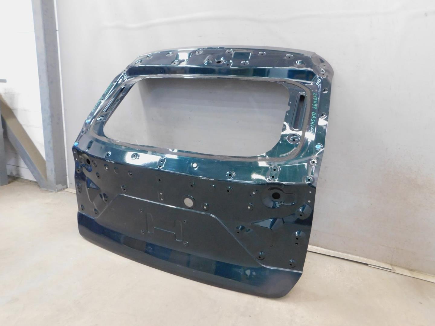 Дверь багажника