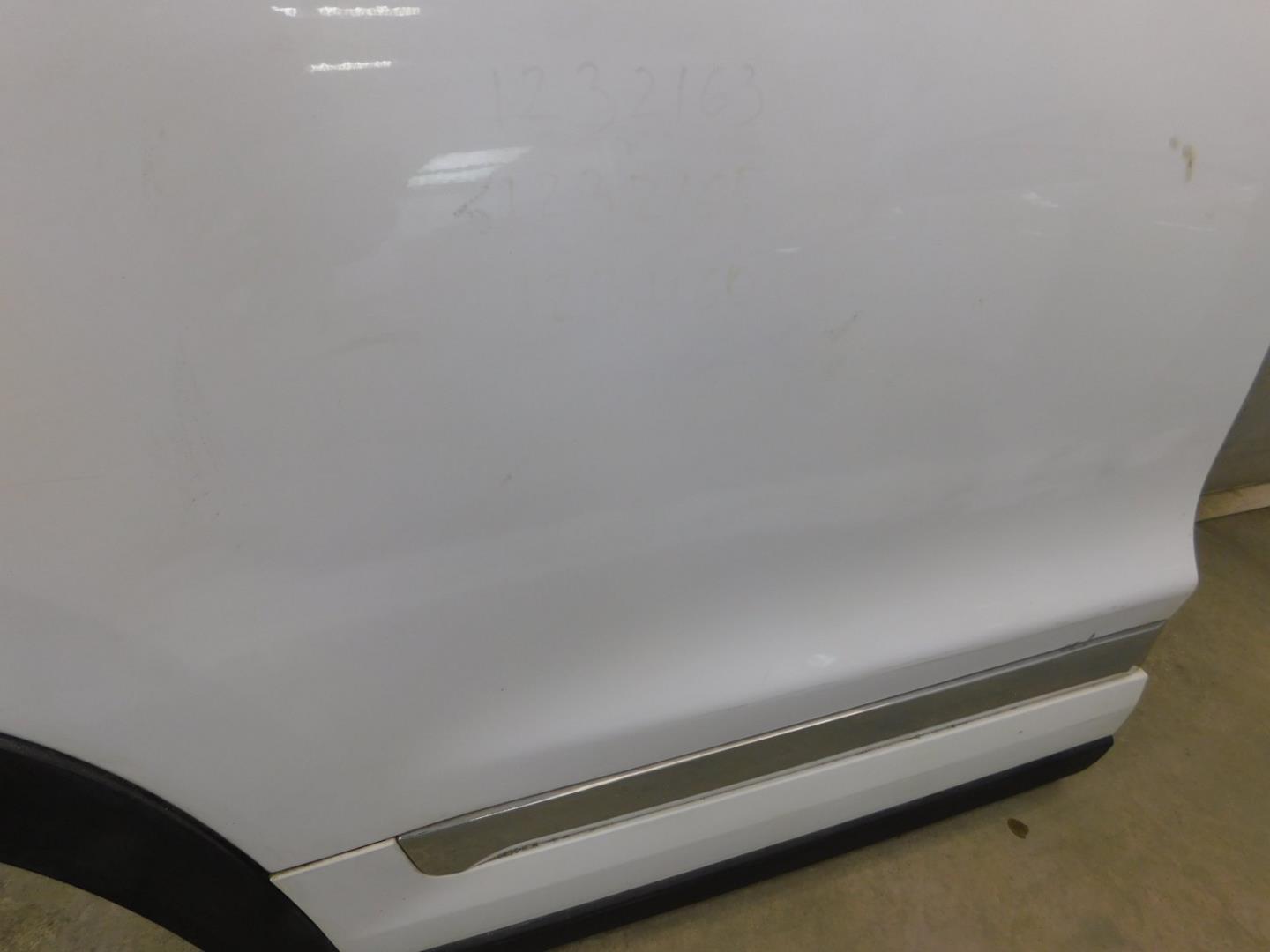 Дверь задняя правая