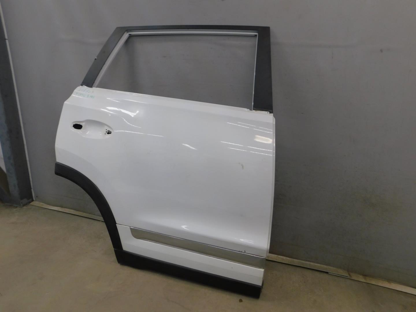 Дверь задняя правая