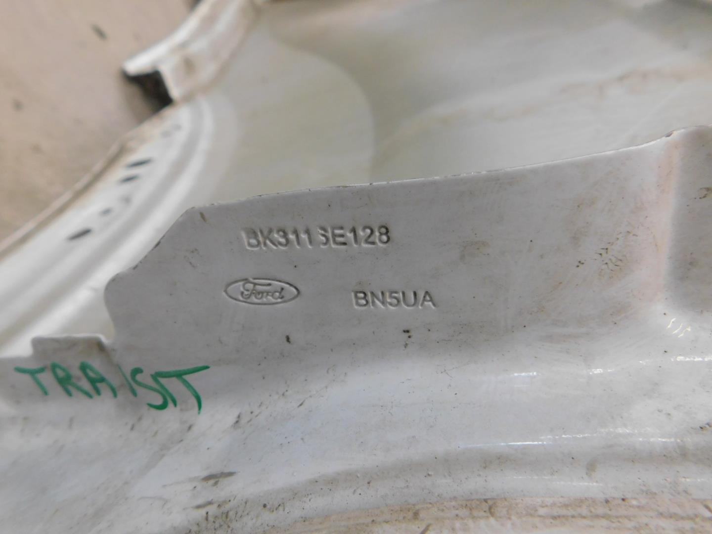 Крыло переднее правое