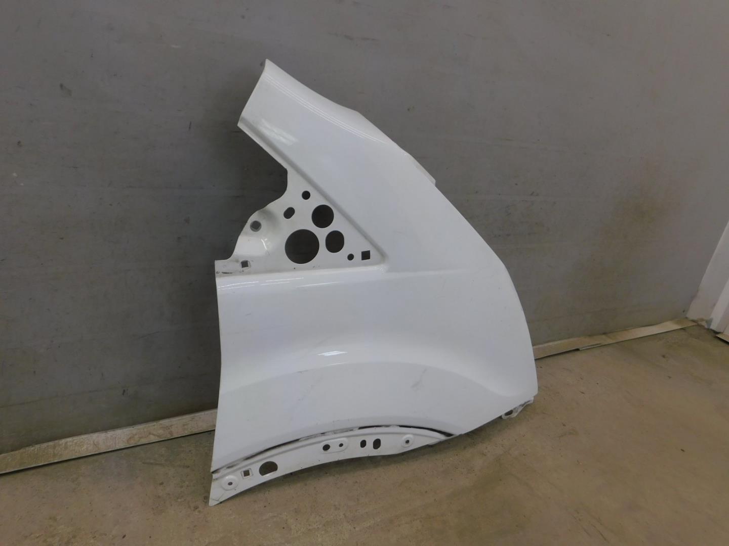 Крыло переднее правое