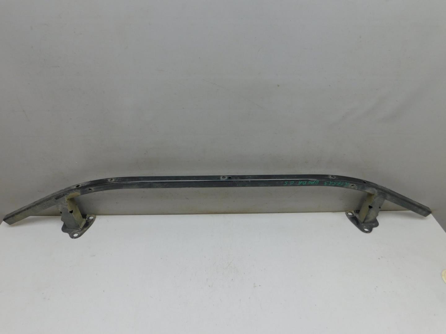 Усилитель переднего бампера