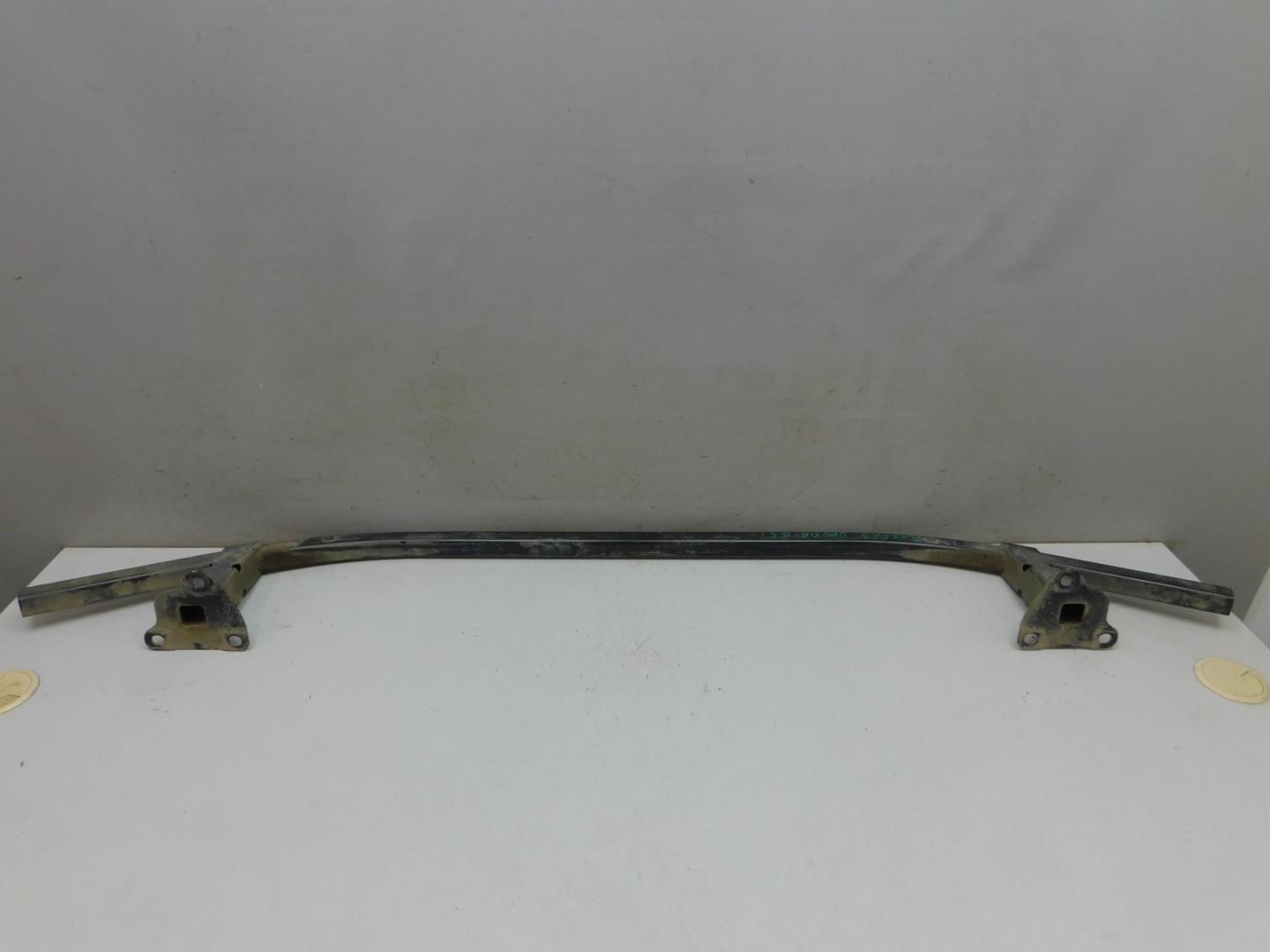 Усилитель переднего бампера