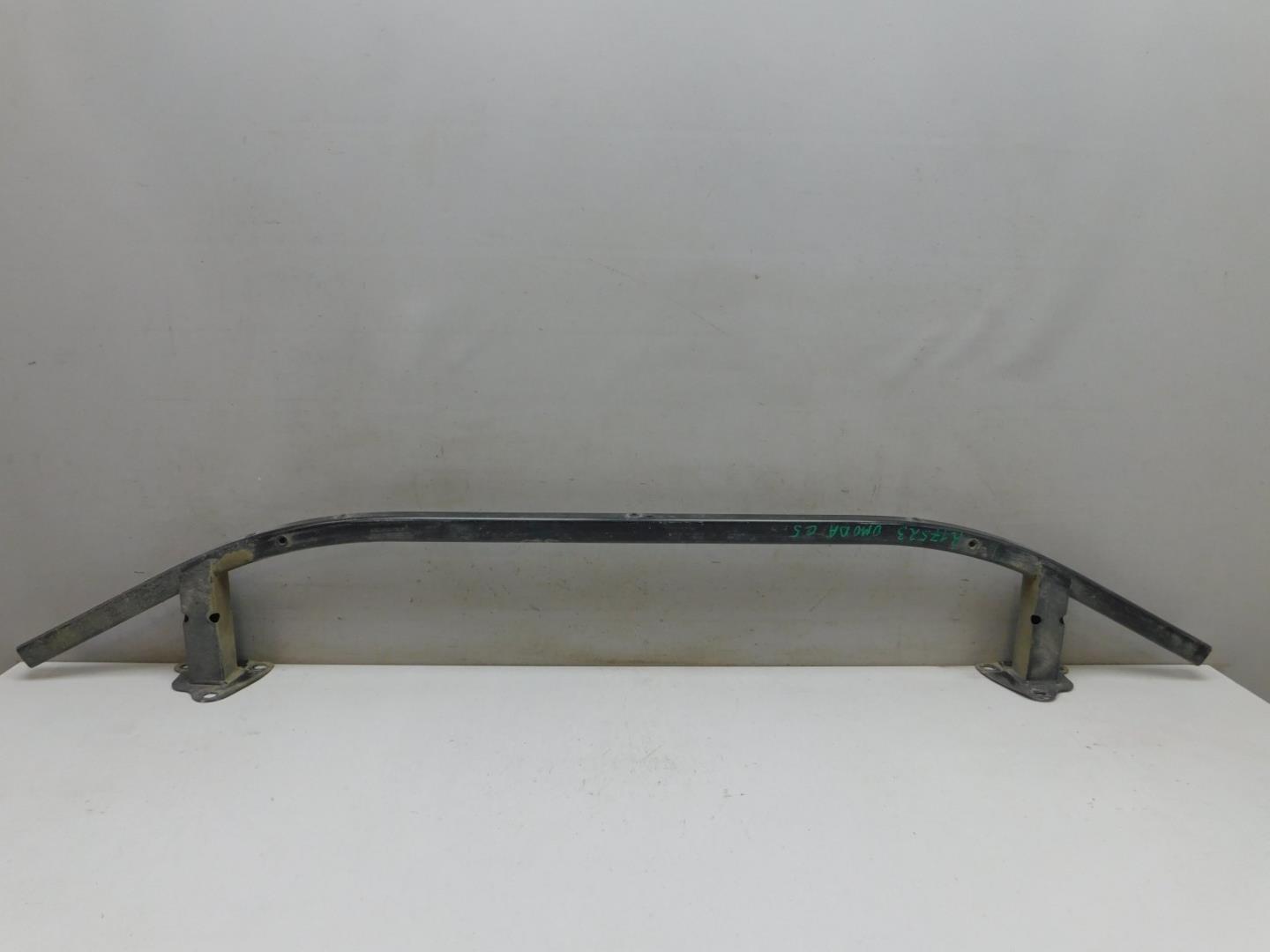 Усилитель переднего бампера