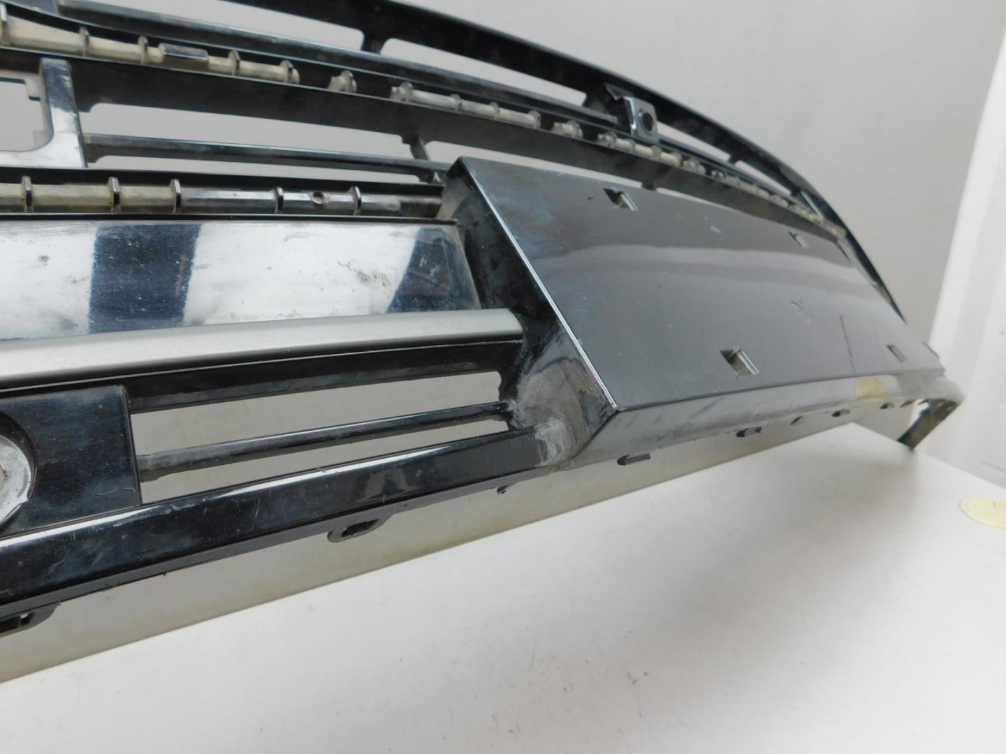 Решетка в бампер центральная