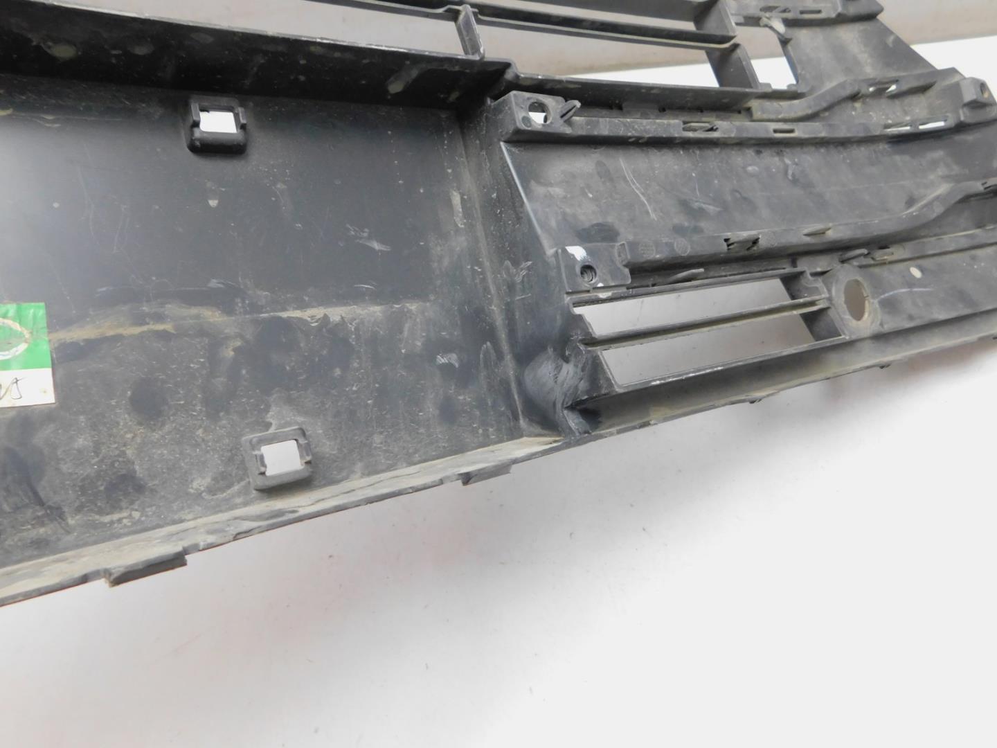 Решетка в бампер центральная