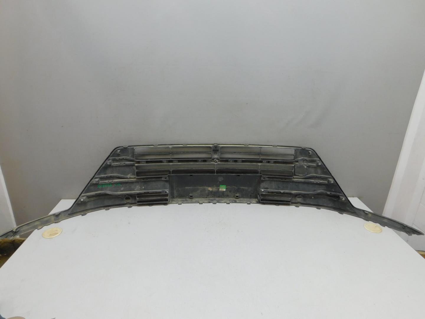 Решетка в бампер центральная