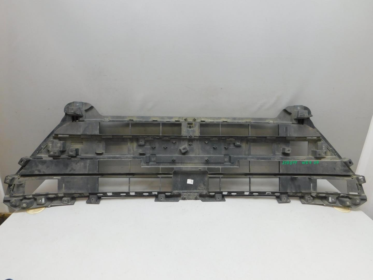 Решетка в бампер центральная