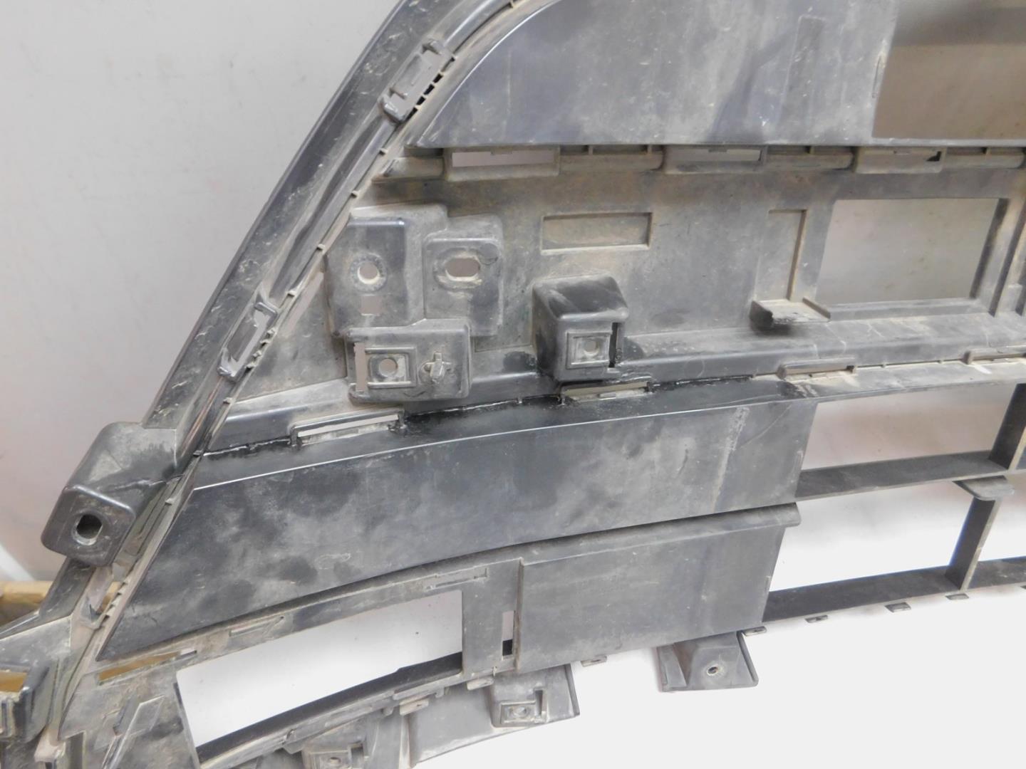 Решетка в бампер центральная